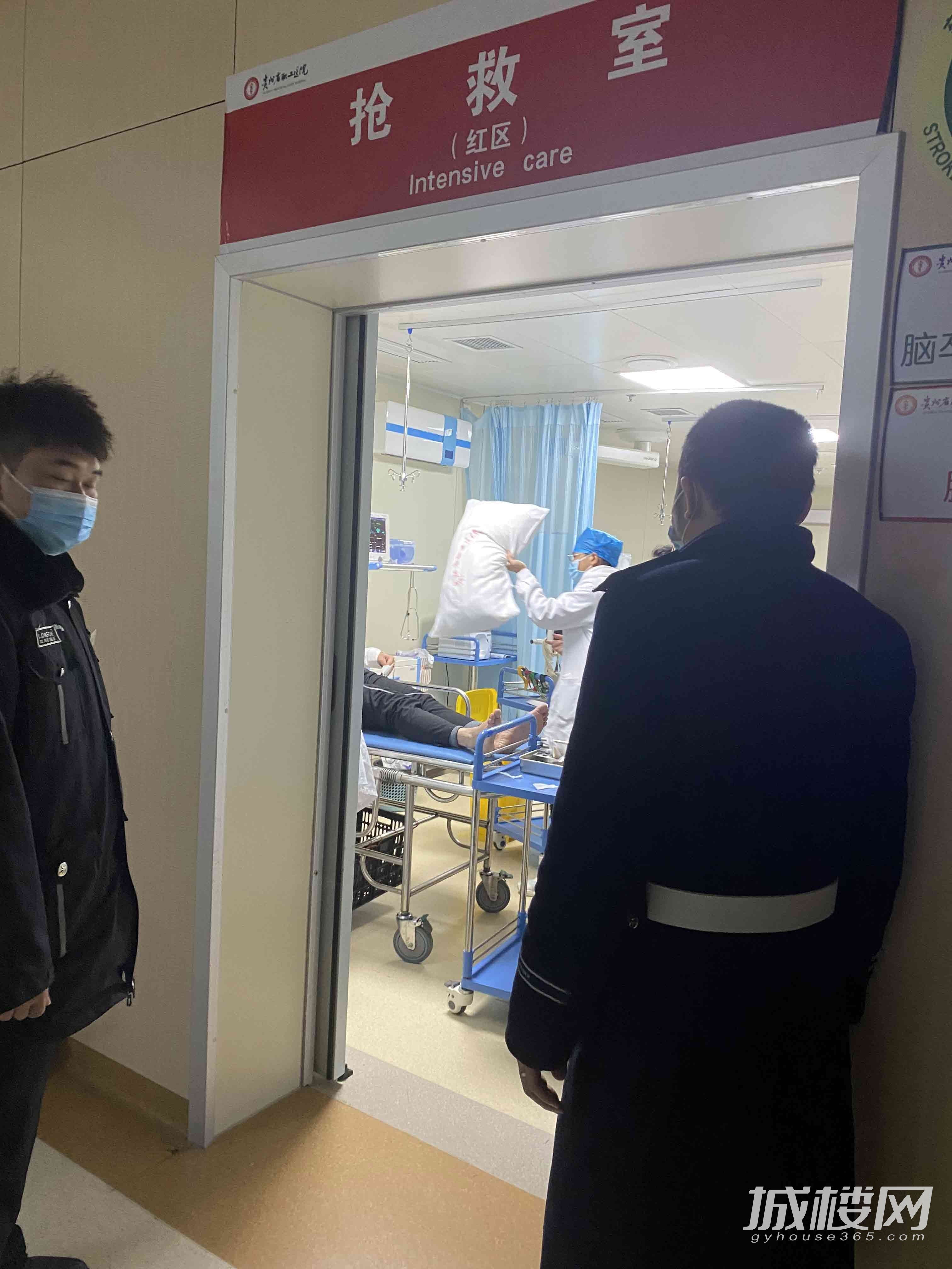 为业主争取抢救时间 龙湖物业队员搭起生命通道
