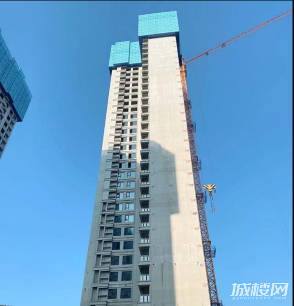 贵阳万科翡翠公园C区部分楼栋主体结构封顶完成