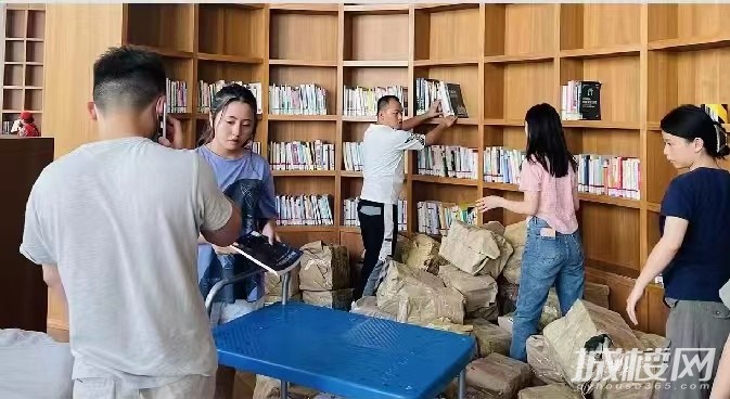 贵阳南明区图书馆联手中铁建光和图书馆共润社区人文 书籍入库中即将开放