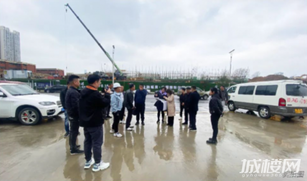 贵阳市白云区区委书记步岚率队莅临景融云湖里项目视察指导